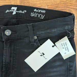7 For All Mankind NWT - The Ankle Skinny Jeans - size 28